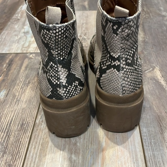 Universal Threads waterproof snakeskin boots - Picture 3 of 6